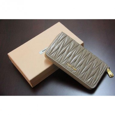 【miumiu】ミュウミュウ財布 ミュウミュウ長財布 セカンドバッグM169送料無料！激安通販！