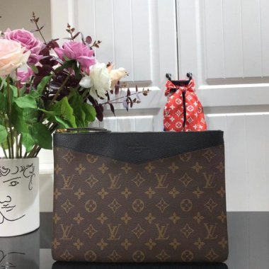 ルイヴィトン バッグ LOUIS VUITTON LV DAILY POUCH M62048