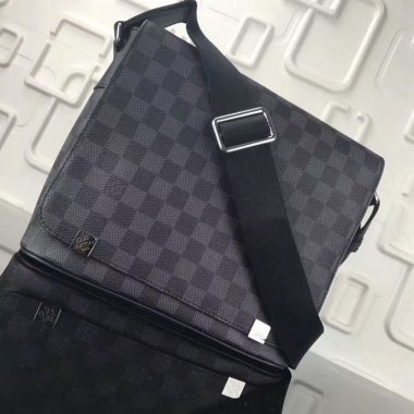 ルイヴィトン バッグ LOUIS VUITTON LV District Bag N41031