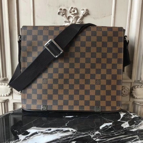 ルイヴィトン バッグ LOUIS VUITTON LV DISTRICT bag N41032