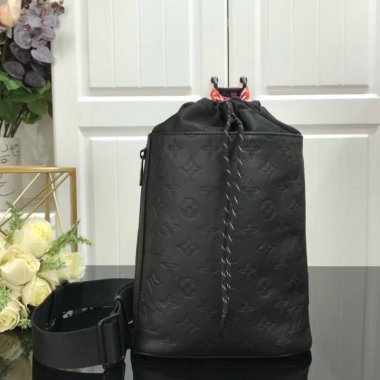 ルイヴィトン バッグ LOUIS VUITTON チョークスリングバッグ LV CHALK SLING BAG M44633