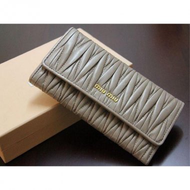 【miumiu】ミュウミュウ財布 ミュウミュウ長財布 二つ折り長財布M168送料無料！激安通販！
