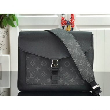 ルイヴィトン バッグ LOUIS VUITTON メッセンジャーバッグ LV OUTDOOR FLAP MESSENGER M30411