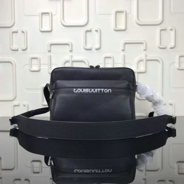 ルイヴィトン バッグ LOUIS VUITTON メッセンジャーバッグ LV MESSENGER Bag M31003