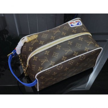 ルイヴィトン バッグ LOUIS VUITTON トイレのカバン LV TOILETRY BAG M85149NB