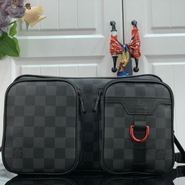 ルイヴィトン バッグ LOUIS VUITTON メッセンジャーバッグ LV UTILITY MESSENGER BAG N40280