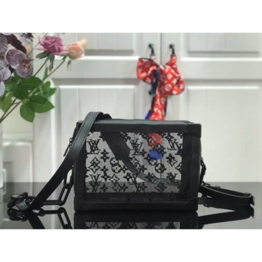 ルイヴィトン バッグ LOUIS VUITTON LV SOFT TRUNK M45074