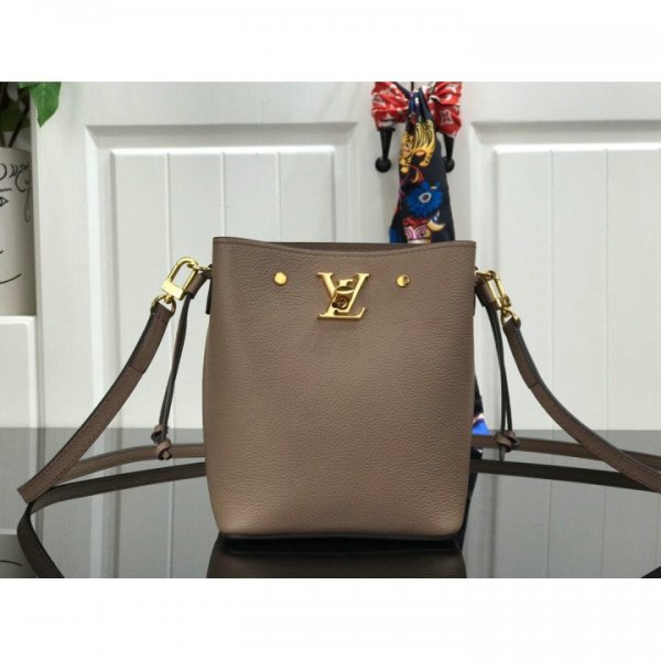 ルイヴィトン バッグ LOUIS VUITTON ナノロックミーバケット LV NANO LOCKME BUCKET M68709a
