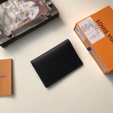 ルイヴィトン財布 Louis Vuitton LV PASSPORT COVER パスポートカバー 財布 M60181Pb