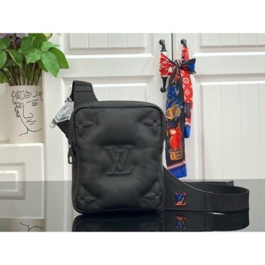ルイヴィトン バッグ LOUIS VUITTON スリングバッグ LV ASYMMETRICAL SLING BAG M68773