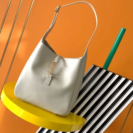 SAINT LAURENT 713938 ショルダーバッグ、脇下バッグ クラシック 22x22x10cm サイズ:22x22x10cm