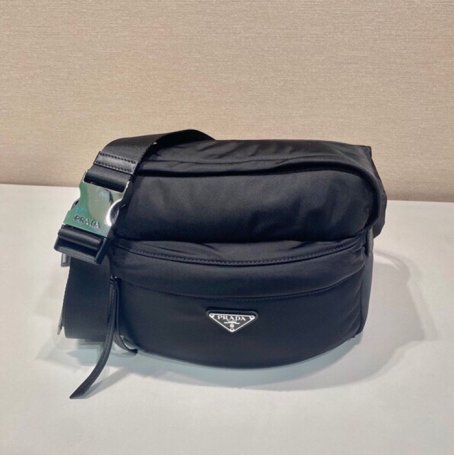 PRADA 2VH038B メッセンジャー サイズ:26x20x10cm