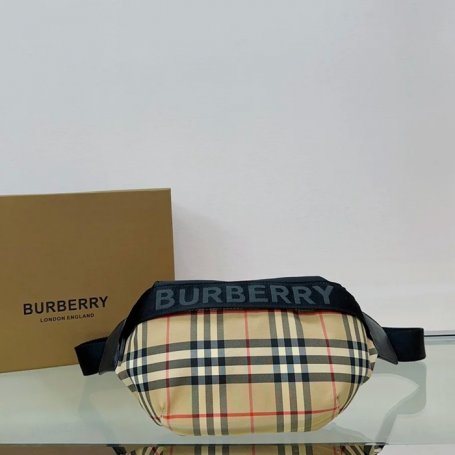 BURBERRY ナイロンウエストバッグ サイズ:31x17cm