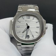 PATEK PHILIPPE 7118/1A-010 ノーチラス シルバー文字盤 2024高品質