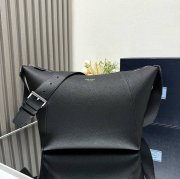 PRADA 2VH177 粒面レザーメッセンジャー サイズ:30x27.5x14cm