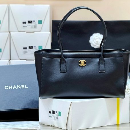 CHANEL カーフレザー ショルダーバッグ クラシック 春夏 39×20×13cm サイズ:39×20×13cm