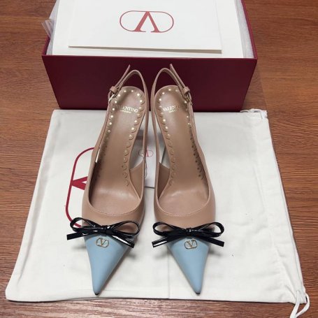 【VALENTINO】新作パンプスレディース