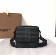 BURBERRY チェック斜め掛け サイズ:25x18cm