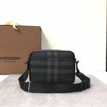BURBERRY チェック斜め掛け サイズ:25x18cm