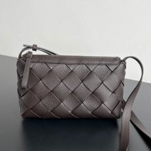 BOTTEGA VENETA BV 837112 新作編み斜め掛け ディアゴ サイズ:25x15cm