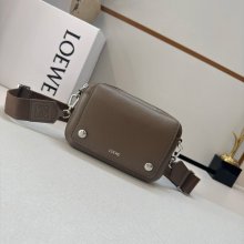 LOEWE 652514 小ペブルメッセンジャー サイズ:20x12.5cm