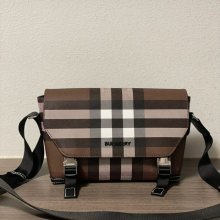 BURBERRY ブラウンチェックメッセンジャー サイズ:29x17.5x8.5cm