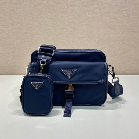 PRADA 新作斜め掛け サイズ:28x20x10cm
