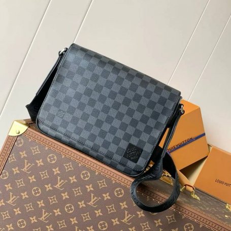 LOUIS VUITTON M42710 コーティングキャンバスメッセンジャー ディストリクト サイズ:26x20cm