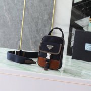 PRADA 2ZH194 スマホ胸バッグ サイズ:17x11.5x4.5cm