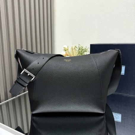 PRADA 2VH177 粒面レザーメッセンジャー サイズ:30x27.5x14cm