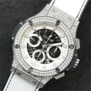 HUBLOT アエロバン ケースベゼル全面ダイヤ 贅沢仕上げ