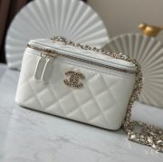 CHANEL 66033 ホワイト 斜め掛けバッグ 17×9.5×8cm サイズ:17×9.5×8cm