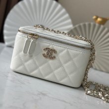 CHANEL 66033 ホワイト 斜め掛けバッグ 17×9.5×8cm サイズ:17×9.5×8cm