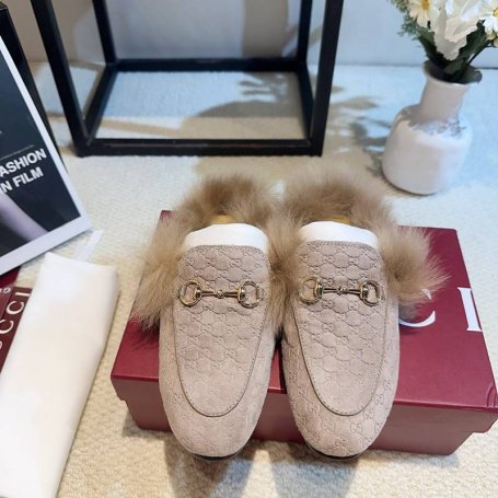 【GUCCI】2026秋冬ファースリッポンレディース