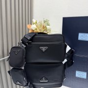 PRADA 2VH048 ナイロンショルダー サイズ:23x16cm
