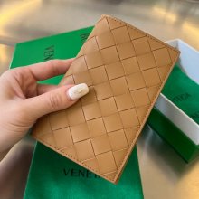 BOTTEGA VENETA BV 629679 新作パッチワークパスポートケース 編み牛皮 13.3x9.5cm サイズ:13.3x9.5cm