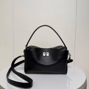 BALENCIAGA 188033 カメラバッグ 斜め掛け サイズ:23x15.5x9.9cm