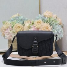 DIOR 049 プリント牛皮サドルフラップメッセンジャー 黒布 サイズ:23x17cm