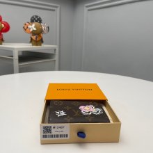 LOUIS VUITTON M12487 リサ財布 雪秀シリーズ サイズ:9x11.5x1.5cm