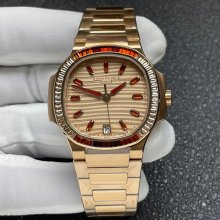 PATEK PHILIPPE 7118/1300R-001 ノーチラス 多用途