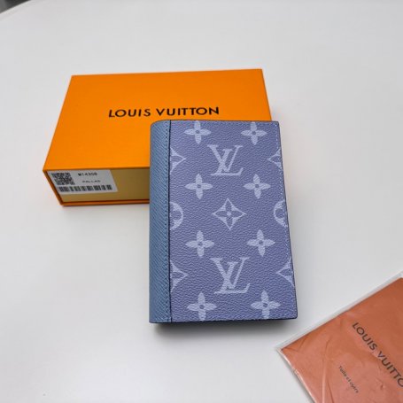LOUIS VUITTON M14358 パスポートケース モノグラムマッカサー ブルー サイズ:10x14x2.5cm