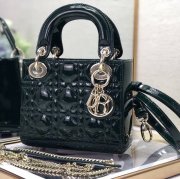 DIOR エナメル グリーン、フォレストグリーン 斜め掛けバッグ、ショルダーバッグ、リュックサック クラシック 17.0x15.0x7.0cm サイズ:17x15cm