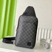 LOUIS VUITTON N45302 アベニューNM 黒格ショルダー胸バッグ サイズ:31x20cm
