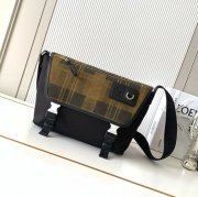 LOEWE 9100 中キャンバスメッセンジャー フレックス 緑チェック サイズ:38x27x9.5cm