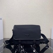 PRADA 2VD768 ナイロンフラップ斜め掛け サイズ:32x24x12cm