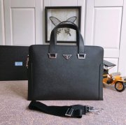 PRADA 81189 十字紋ブリーフケース 斜め掛け サイズ:39x29cm