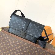 LOUIS VUITTON M46794 キャンバスメッセンジャー エスケープ 黒花 サイズ:28x16x10cm