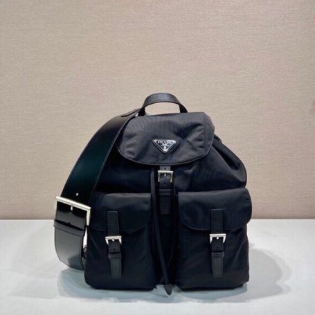 Prada 新作 リュック ナイロン ブラック 2VZ110 サイズ:39x34x15cm