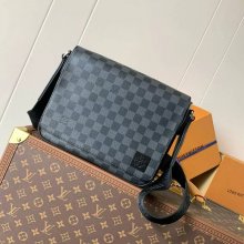 LOUIS VUITTON M42710 コーティングキャンバスメッセンジャー ディストリクト サイズ:26x20cm
