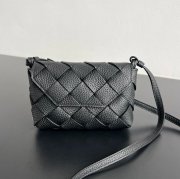 BOTTEGA VENETA BV 805745 新作編みカメラバッグ ディアゴ サイズ:18x12cm